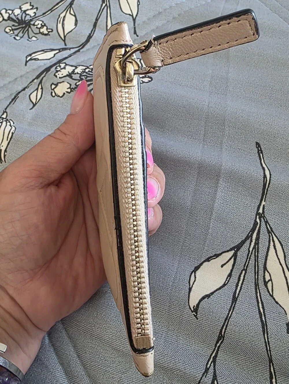 Valentino Garavani VLogo Walk Zip Beige Calfskin Leather Card Holder